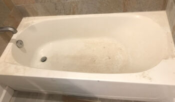 Fiberglass Tub Before Photo